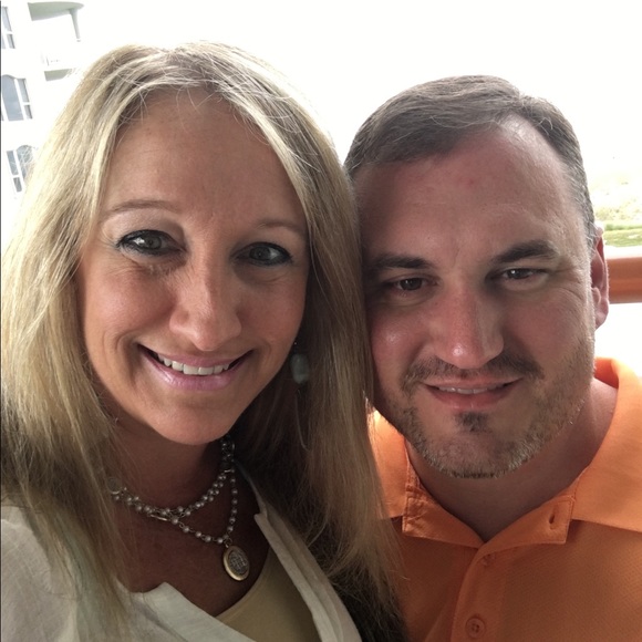 Meet your Posher, Bobbi - Picture 2 of 7